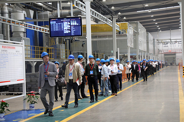中国工程机械工业协会百余家企业嘉宾观摩诺力智能工厂
